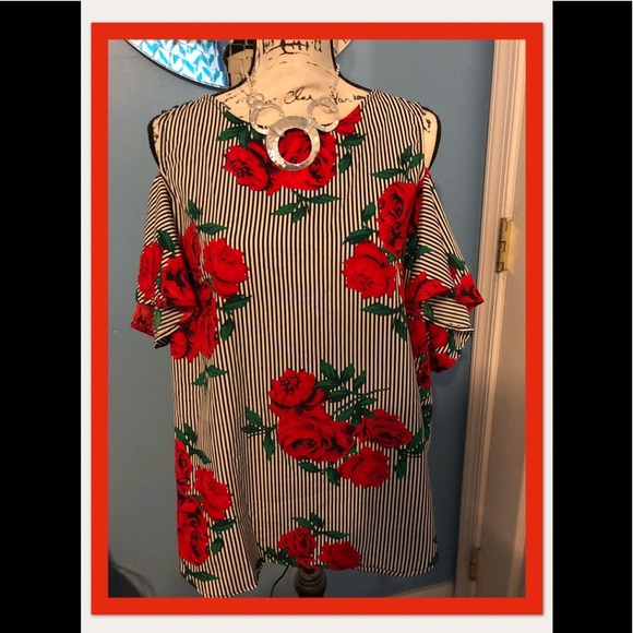 kelly’s Tops - Cold Shoulder Beautiful Blouse ❤️